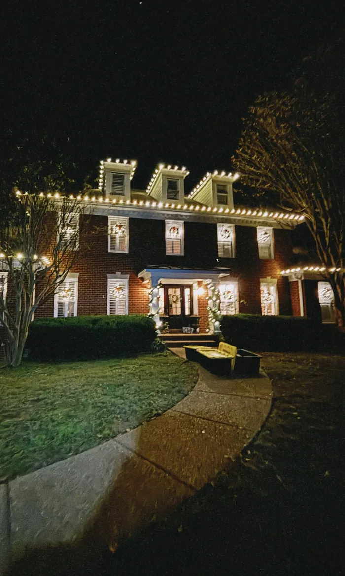 Christmas roofline lighting and a wreath on a home in Williamson County, TN